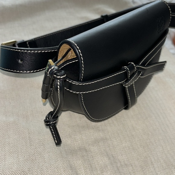 Loewe Leather Belt bag in Black - Picture 5 of 12